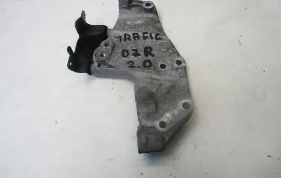 Opel Vivaro Engine mounting bracket
