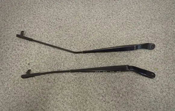 Mazda 3 I Front wiper blade arm