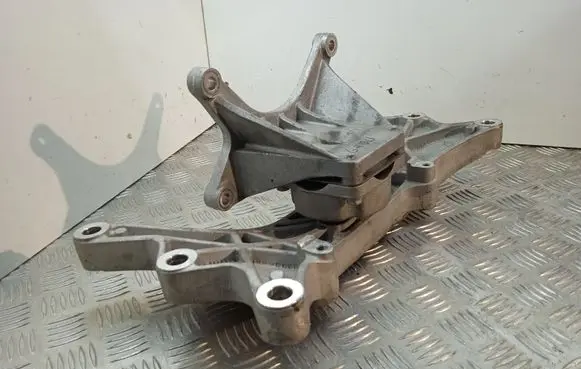 Maserati Ghibli Gearbox mounting bracket 670003953 668092519AA