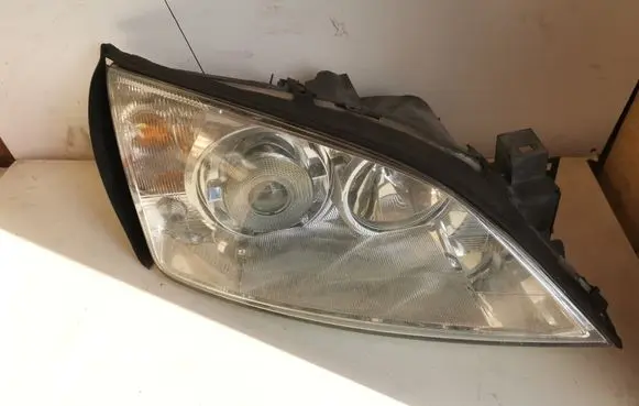 Ford Mondeo Mk III Headlight/headlamp 0301174272 1S7113005CK 1307329064