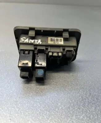 Hyundai Santa Fe Headlight level height control switch 201006135