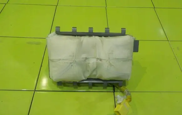 Toyota Prius (XW20) Passenger airbag 8214047020