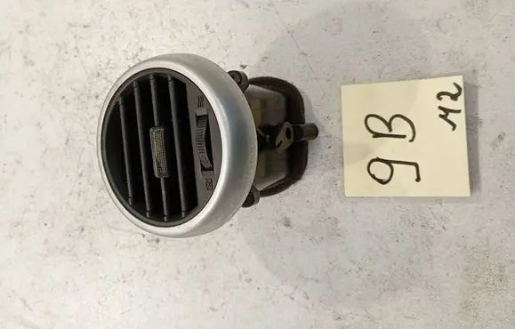 Nissan Almera N16 Dash center air vent grill 687501N600