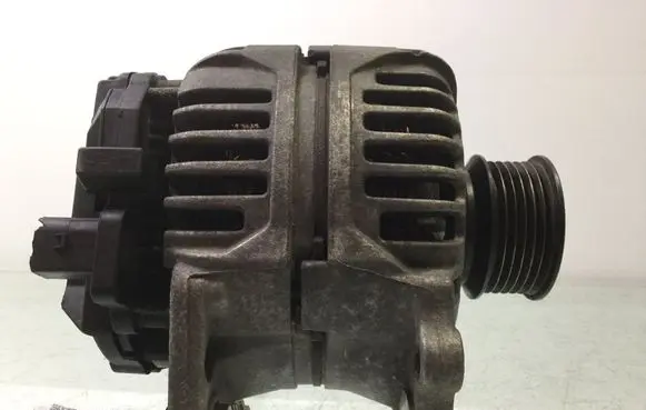 Volkswagen Golf IV Generator/alternator 028903028D