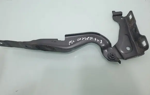 Engine bonnet/hood hinges