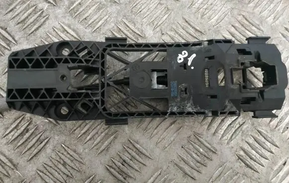 Rear door exterior handle/bracket
