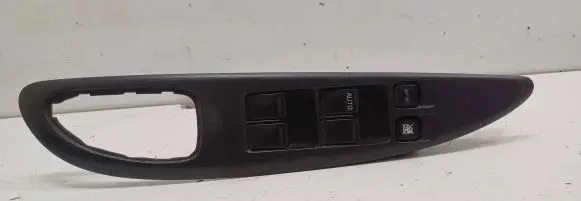 Nissan Primera Electric window control switch 25401
