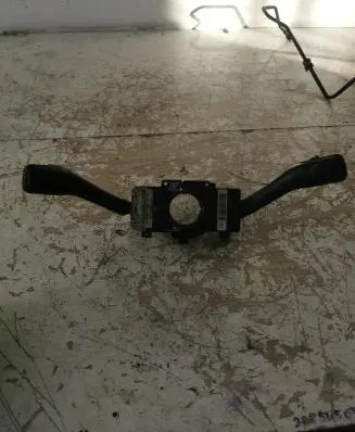 Volkswagen PASSAT B5 Indicator stalk 8L0953513G