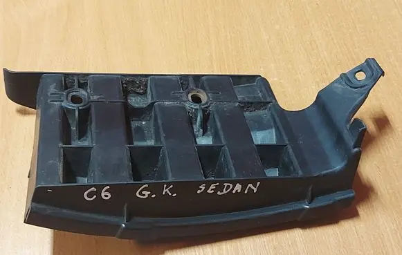 Audi A6 S6 C6 4F Bumper support mounting bracket corner 4F5807897B