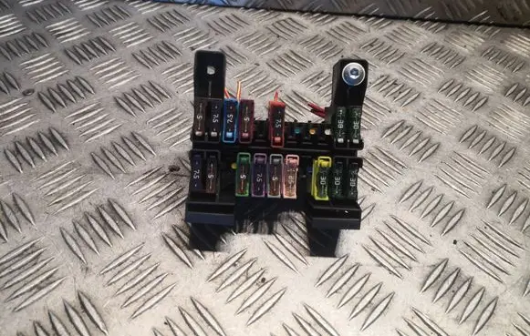 Mercedes-Benz E W211 Fuse box set 2115450301 A2115450301