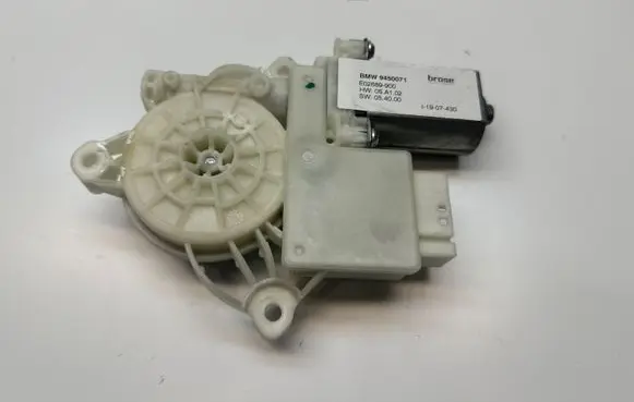 BMW X5 G05 Rear door window regulator motor 9450071