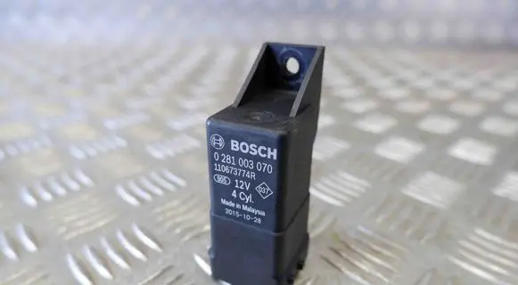 Nissan Qashqai Glow plug pre-heat relay 110673774R 0281003070