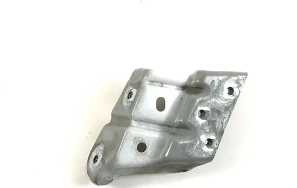 Volkswagen Touareg II Fender mounting bracket 7P6821151A