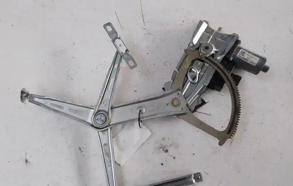 Opel Zafira B Front door window regulator with motor A337013132221 13132435 998592101