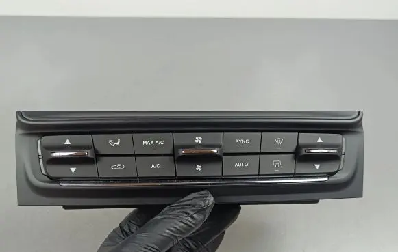Maserati Quattroporte Climate control unit 06701187960