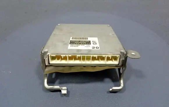 Toyota Corolla E120 E130 Engine control unit/module ECU 89666-02120