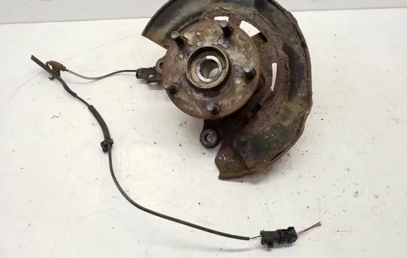 Toyota Prius+ (ZVW40) Front wheel hub