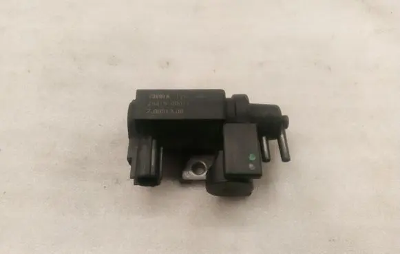 Toyota Avensis T250 Valve vacuum 258190R011