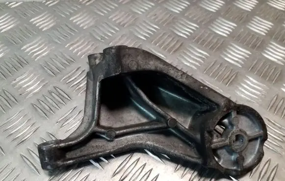 Volvo S70 V70 V70 XC Engine mounting bracket 1397889