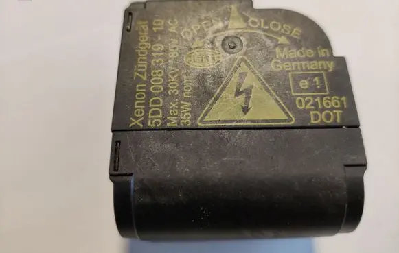 Mercedes-Benz E W211 Xenon control unit/module 5DD00831910