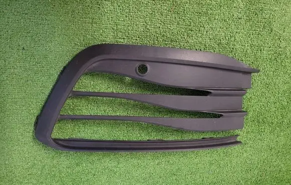 Volkswagen Golf VIII Front bumper lower grill 5H0853666J