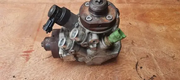Volvo XC70 Fuel injection high pressure pump 31372081 0445010681