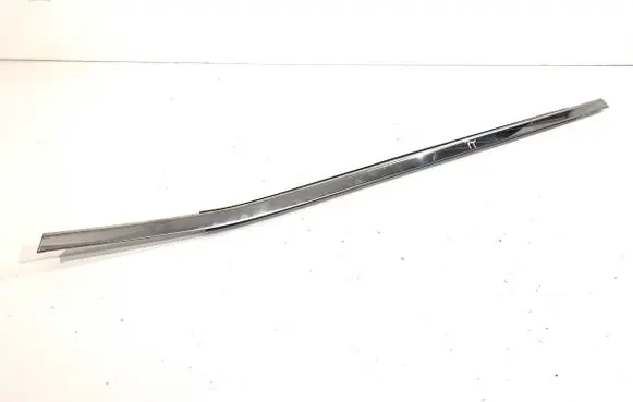 Nissan Qashqai J12 Rear door glass trim molding