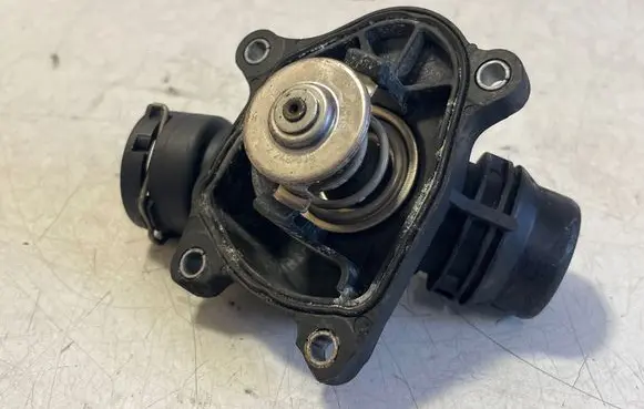 BMW X3 E83 Thermostat/thermostat housing 2248038