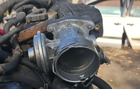 Mercedes-Benz C W203 EGR valve A6110900754