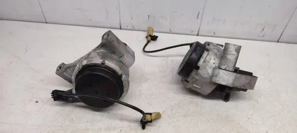 Engine mount bracket