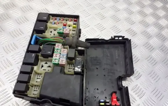 Volvo V50 Fuse box cover 3M5T-14A142-AB