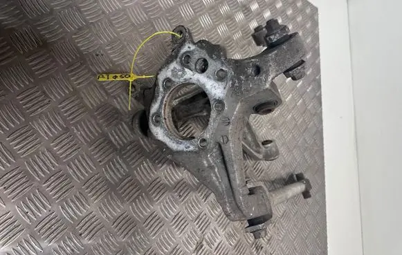 Infiniti Q50 Rear wheel hub spindle/knuckle 4gar6