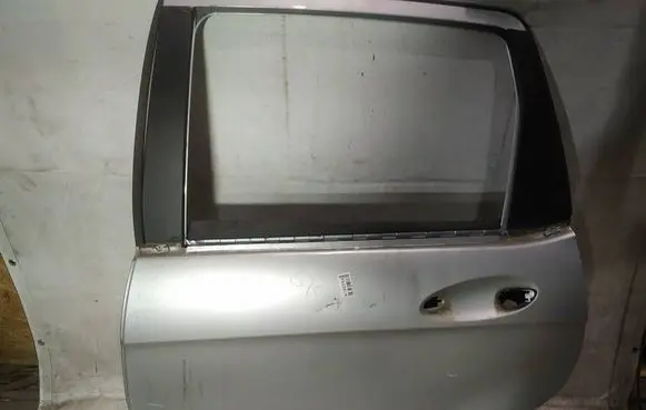 Mercedes-Benz A W169 Rear door pilkos