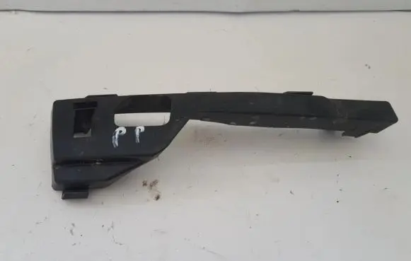 Ford Focus Front bumper mounting bracket