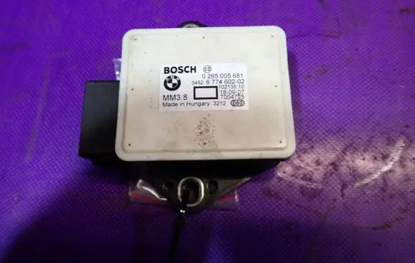 BMW 5 E60 E61 Acceleration sensor 6774602