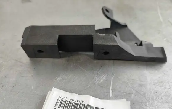Front bumper mounting bracket