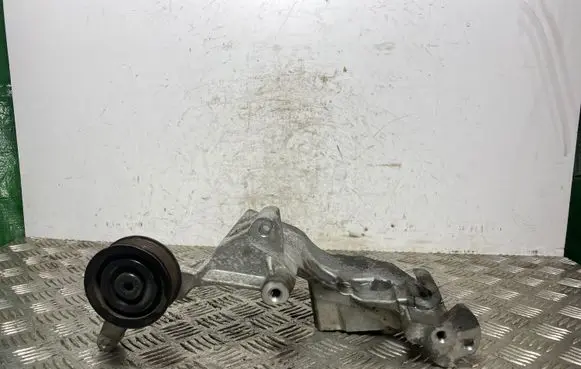 KIA Sorento Generator/alternator bracket 