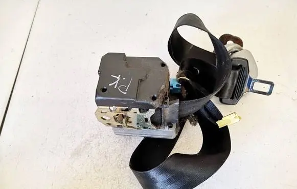Volkswagen Golf IV Front seatbelt
