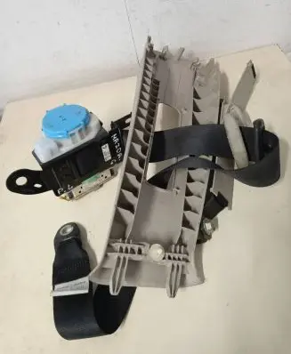 Mazda 6 Front seatbelt 1071042