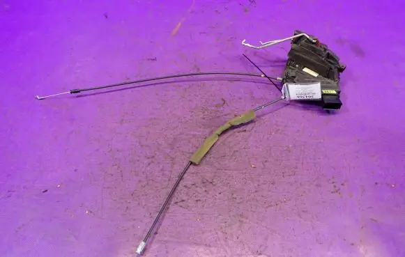 Mazda 3 I Front door lock 3N6AA21813K