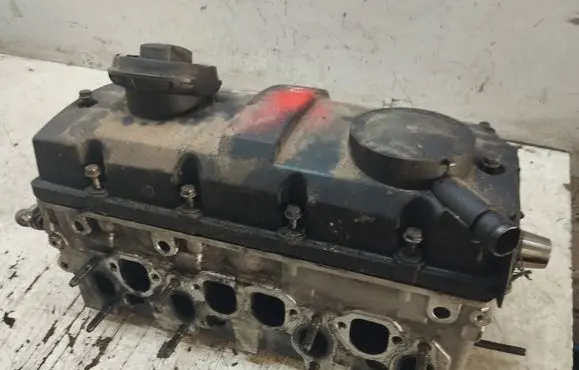 Volkswagen PASSAT B5 Engine head 038103373C