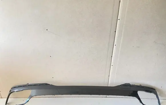 Rear bumper trim bar molding
