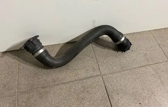BMW 5 E60 E61 Engine coolant pipe/hose 7789742