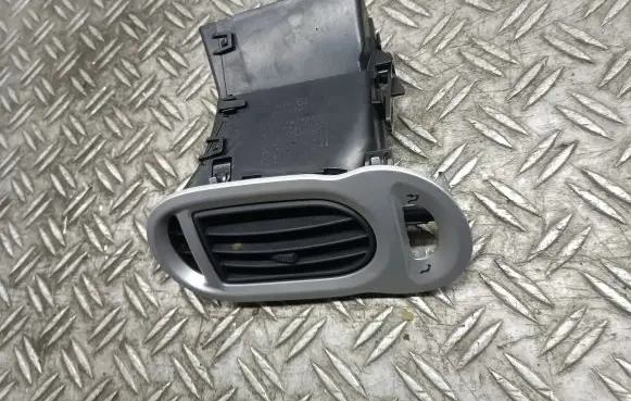 Renault Modus Dashboard side air vent grill/cover trim 4622618