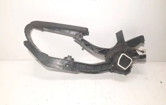 Mercedes-Benz C W203 Accelerator throttle pedal A2113000404