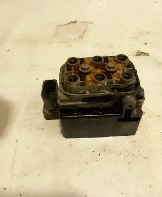Audi A8 S8 D3 4E Suspension control unit/module 1515240005