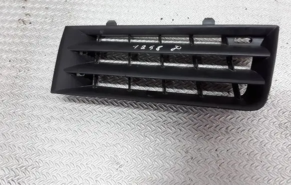 Renault Megane II Front bumper upper radiator grill 8200114157