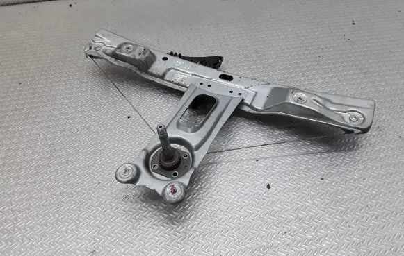 Rear door manual window regulator