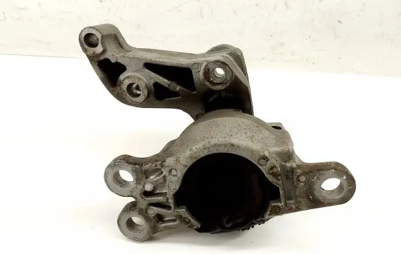 Nissan X-Trail T32 Engine mount bracket 112114BA0A
