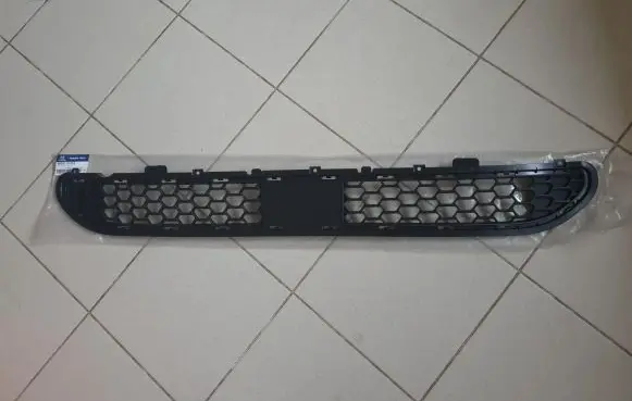 Hyundai Santa Fe Front bumper lower grill 86531S1600